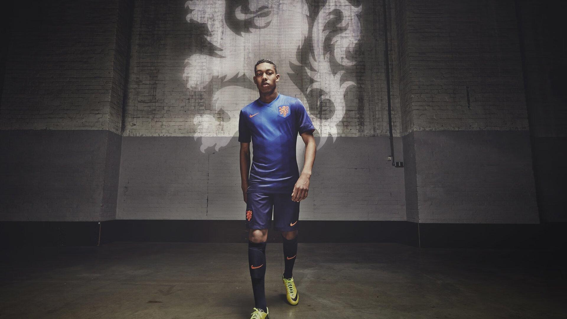 太阳报独家，曼联新星谢伊·莱西获提拔，随一线队备战埃弗顿关键战